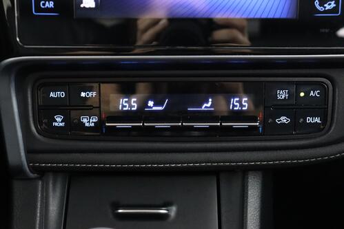 TOYOTA Corolla 1.6 I + GPS + CAMERA + PDC + CRUISE + ALU 17 + XENON
